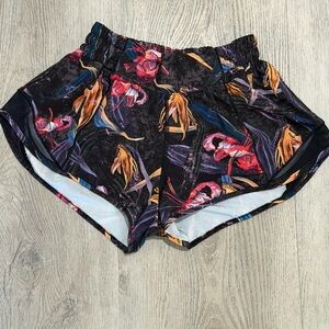 Lululemon Floral hotty hot 2.5” Women's Shorts